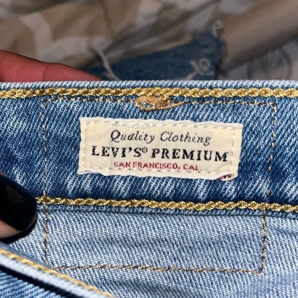 LEVIS ‘Ribcage Straight’ Premium High Rise Ankle Show Jeans - Ripped Knee - 29” - Picture 8 of 10